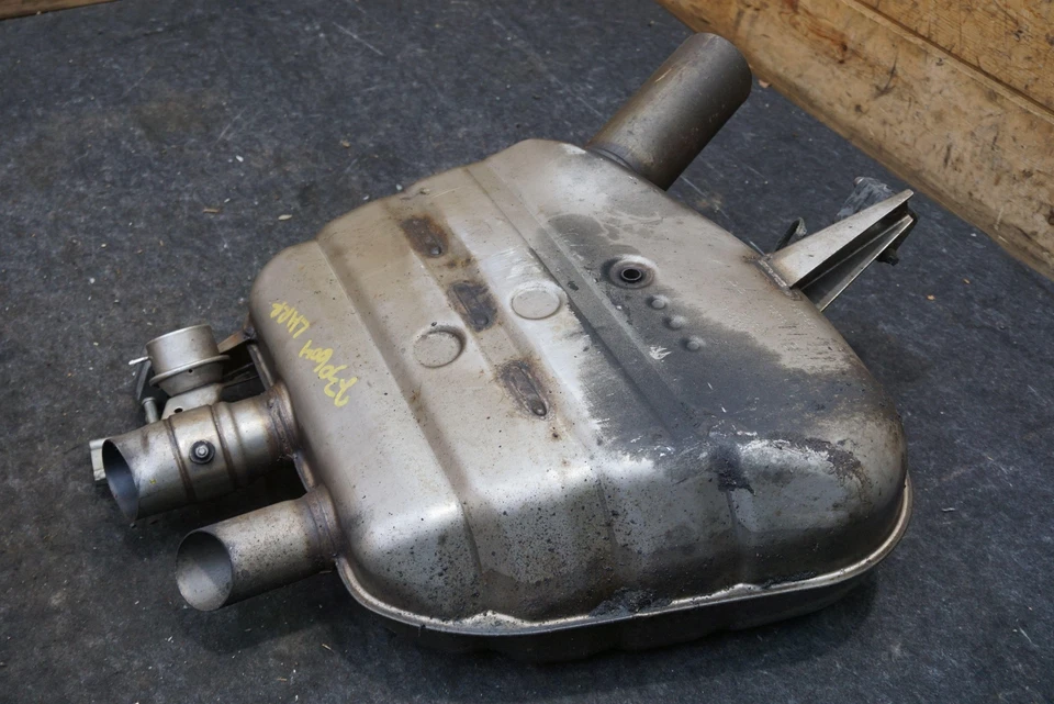 Задняя левая труба глушителя выхлопной системы 18307646979 от оригинального производителя BMW 760i 10-15 - Изображение 3 из 3