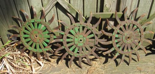 3 JOHN DEERE Rotary Hoe Wheel 20" Sunflower Yard Art, Farm, Original JD Green - Imagen 1 de 3