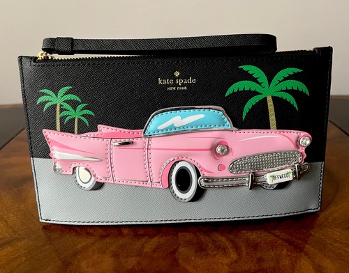 NWT Kate Spade CHECKING IN 3D Vintage Pink Convertible Cadillac Phone Wristlet - Afbeelding 1 van 10