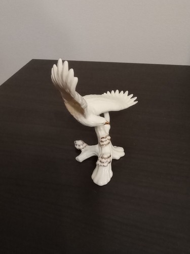 Amazing Lenox Porcelain Eagle figurine Ivory/Gold 5" tall Excellent Condition  - Picture 4 of 5