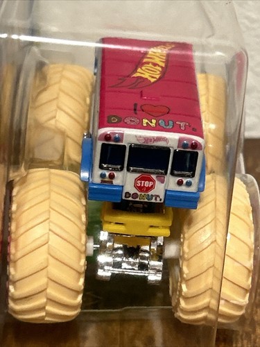 ๐๐ณ๏ธ ๐ 2024 Hot Wheels Monster Trucks 1:64 Dozen Delivery W/ Green Crush Car - Picture 3 of 6