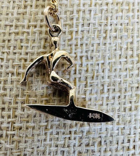 Vintage 14K Yellow Gold Surfer Beach Charm Pendant 1.6 Grams of Gold - Picture 4 of 9