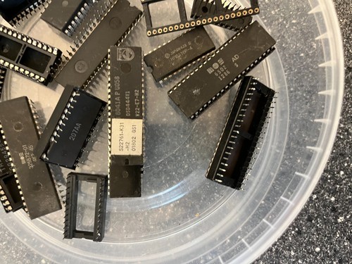 Lotto chip IC vintage | marche miste | Include MOS 6502, Philips, NEC e altro - Foto 7 di 8