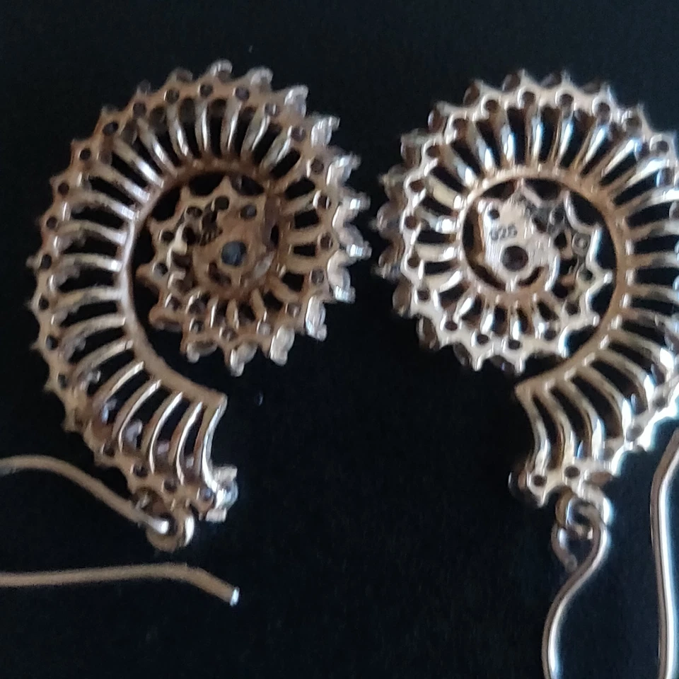 Pendientes de plata de ley 925 chapados en oro con forma de estrás Foto 3 de 3