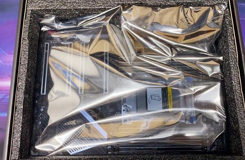 GIGABYTE TRX40 AORUS PRO WIFI AMD TRX40 Socket sTRX4 DDR4 ATX Motherboard - Picture 2 of 4