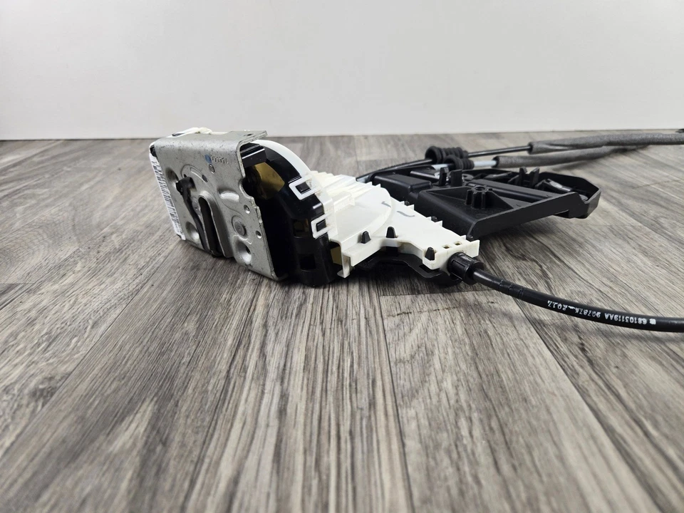 JEEP CHEROKEE 2014-2021 DOOR LOCK LATCH ACTUATOR MECHANISM P04589916AE - Image 3 of 4