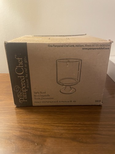 Pampered Chef Trifle Bowl #2832 Glass Bowl & Stand With Plastic Lid In Boxes NEW
