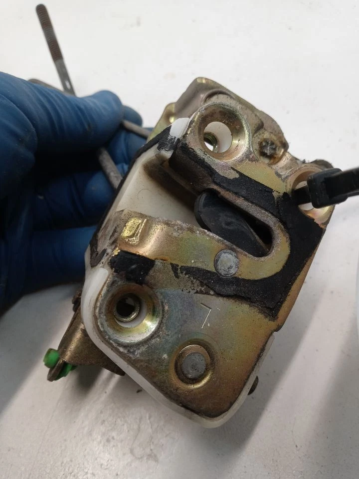 Actuador de puerta izquierda conductor delantero Mazda B2200 B2600 1987-1993 probado por fabricante de equipos originales Foto 3 de 4