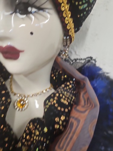 Unique Creations Clay Female Face Mask Feathers Wall Hang. Signed #. ME3-3 - Picture 8 of 12