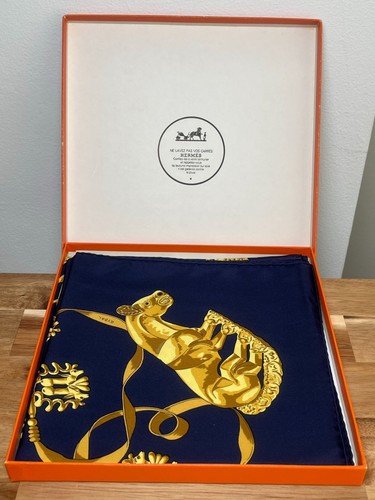 HERMES Scarf Silk Carré 90 "LES CAVALIERS D'OR" Golden Knights From Japan - Picture 8 of 9