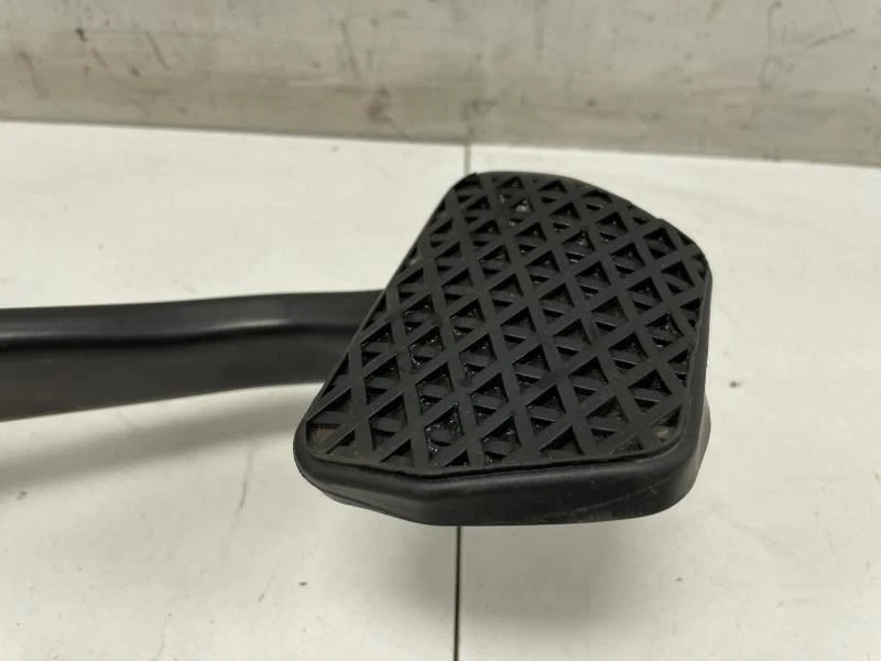 2011 宝马 328I XDRIVE Brake 停止踏板 原始设备制造商 + — 第 3/4 张图片