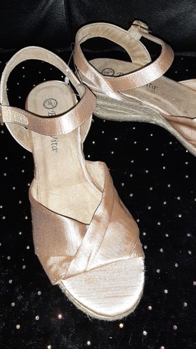 Bella Vita Espadrille Wedge Gold Color Silky/Satin Open Toe Ankle Strap Size 8 - Picture 7 of 8