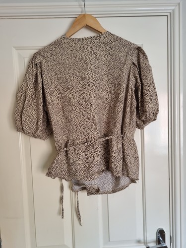 Ladies Size 20 Beige & Brown Leopard Animal Print Short Sleeve Frilly Wrap Top - Picture 4 of 7