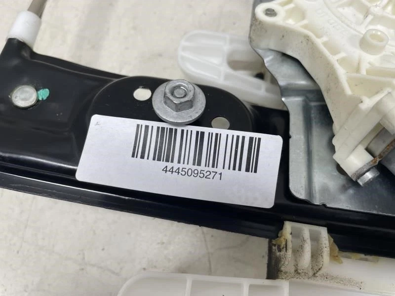 Ford Taurus SE 2015 regulador de ventana de puerta trasera izquierda del lado del conductor con motor OEM+ Foto 2 de 4