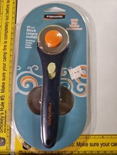 Fiskars 45 mm Titanium Stick Rotary Cutter W/2 FREE BLADES Inside 