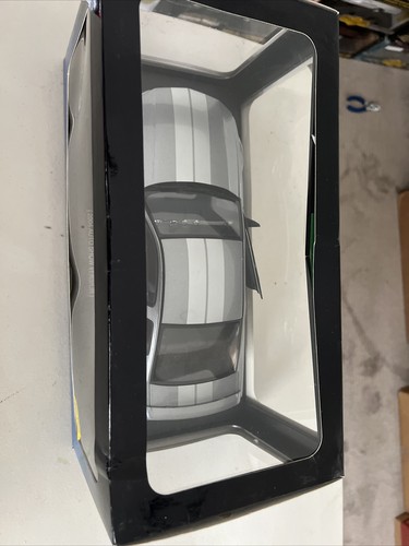 Autoart 2005 Ford Mustang GT 1:18 Scale Diecast Car 2004 Auto Show Version LE - Picture 4 of 6