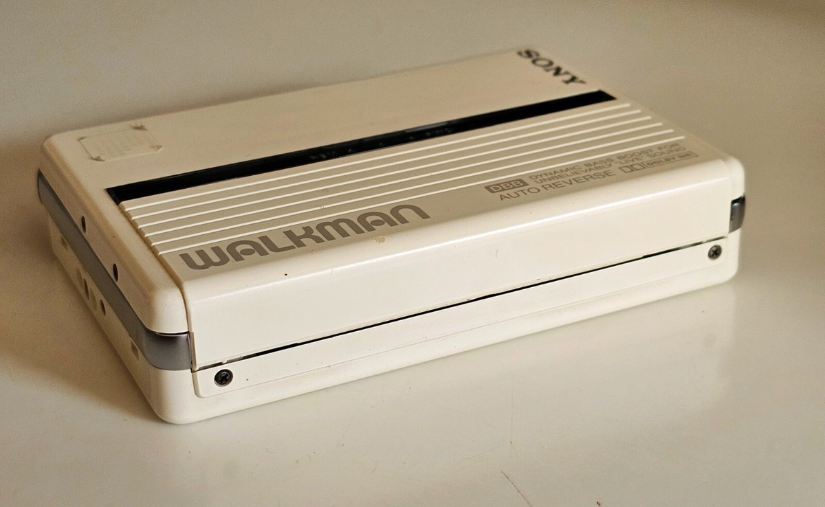 ULTRA RARE 1988 WHITE SONY WM-503 WALKMAN JAPANESE IMPORT