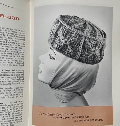 Vintage 1965 Coats & Clark's Socks, Mittens, and Accessories Pattern Book - Picture 6 of 7