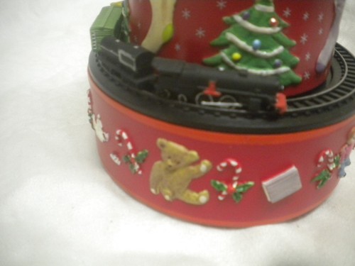 Hallmark Coca-Cola Santa Musical Snow Globe Moving Train "I'd like To Teach The - Picture 8 of 10