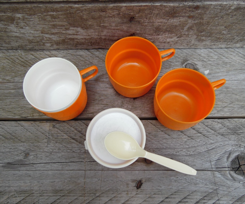 Vintage Stackable Cup/Mugs x3 & Lidded Tub Orange White Plastic Picnic CamperVan - Picture 2 of 12