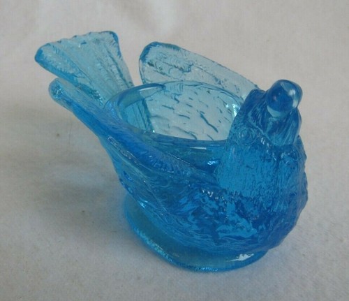 ART GLASS SMALL WILLOW BLUE GLASS BIRD OPEN SALT CELLAR D IN HEART - Picture 1 of 5