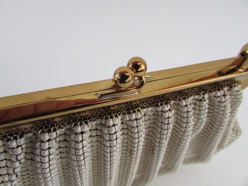 VTG Whiting & Davis White Mesh Bakelite Handle Evening Bag - Picture 8 of 12