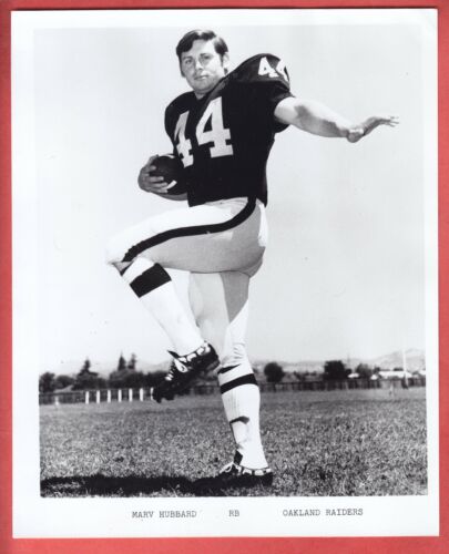 1971 OAKLAND RAIDERS  8 X 10  GLOSSY  TEAM ISSUE    MARV HUBBARD - Picture 1 of 1