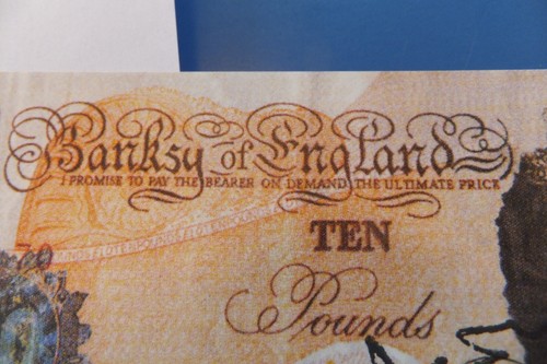 Banksy signed tenner & Dismaland stamp + Original postcard 2015 from WSM Lils94 - Picture 11 of 16