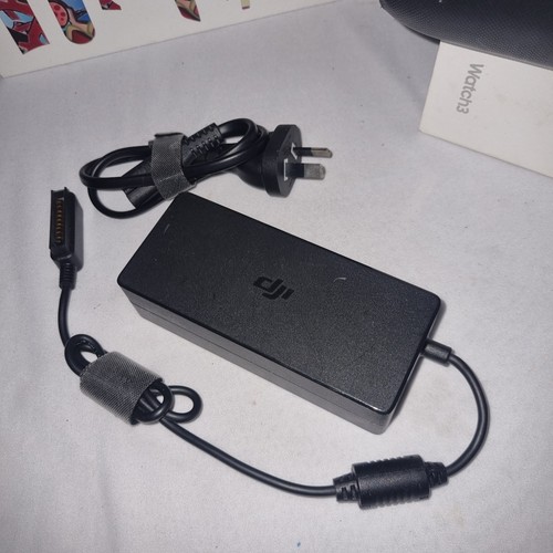 DJi Mavic Pro + 1 Battery, 12 Props, USB-C Cable, Sticker Kit, Carry Bag... - Picture 9 of 21