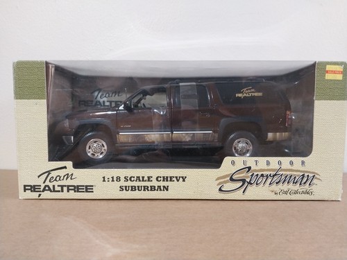 Ertl Brown 2500 Chevy Suburban Team Realtree 1:18 Diecast Auto