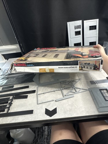Lionel Engine House Building Kit - #6-12710 O And O27 Gauge - Imagen 17 de 17