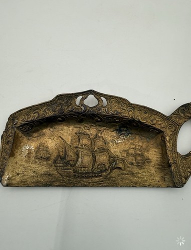 Diseño de velero vintage Crumb Catcher hecho en Japón - Imagen 2 de 4