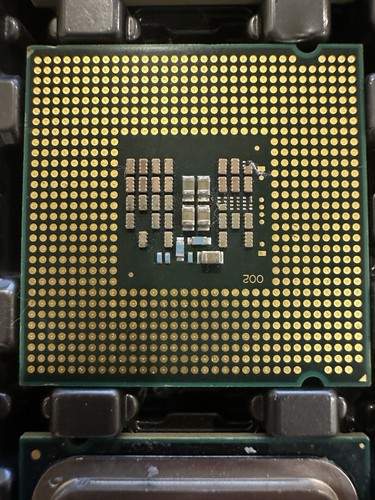 Intel Core 2 Quad Q8200 2.33GHz 4M/1333 SLB5M Socket 775 CPU - Picture 2 of 2