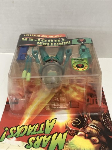 Mars Attacks! Martian Trooper w/Proton Ray Blaster Trendmasters Action Figure - Picture 16 of 24