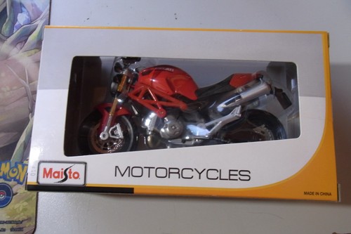 Maisto 2014 Ducati Monster 696 Red 1:12 Die Cast Motorbike - Picture 3 of 5