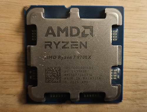 AMD Ryzen 7 9700X 8-Core 3.8GHz Socket AM5 CPU Processor - Small Chip On Corner - Photo 2/6