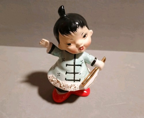 SELTENES Paar asiatische Salz & Pfefferstreuer Mädchen & Vogel Messer Weilding Junge 3,75" Kitsch - Bild 10 von 17