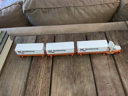 Tonkin Replicas Kenworth T800 USF Reddaway With Triple Trailers 1:53 - 24” Total - Picture 2 of 4