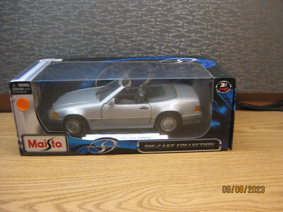 1/18 1989 MERCEDES BENZ 500 SL CONVERTIBLE IN SILVER BY