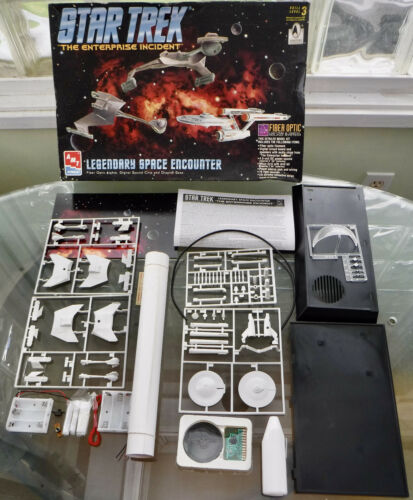 AMT Star Trek Enterprise Incident Legendary Space Encounter Model Kit + Lights - 第 1/12 張圖片