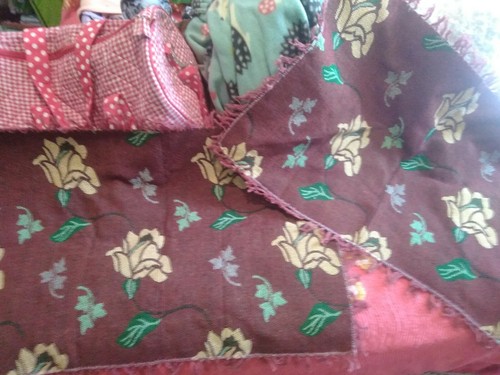 2 Tapestry Tulip Fringed Table Mats 27x18 - Picture 2 of 5
