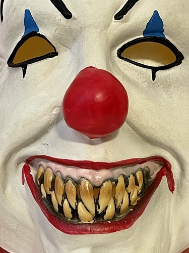 Pennywise Vinyl Maske - Bild 5 von 11