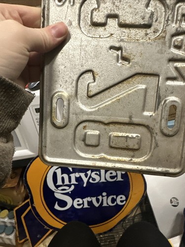 1952 Michigan License Plate ML-13-28 - Picture 15 of 20