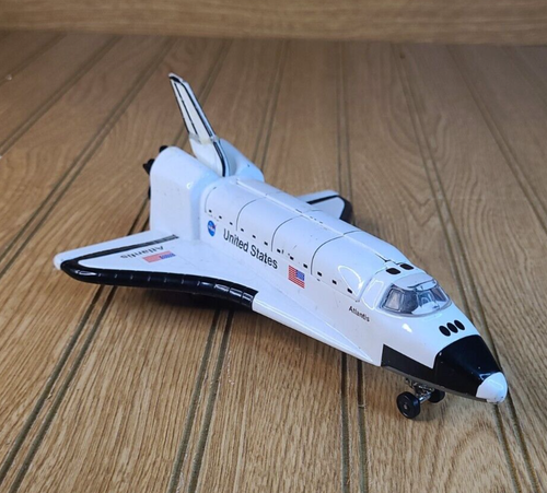 Daron United States NASA Space Shuttle Atlantis Die Cast & Plastic Pull Back