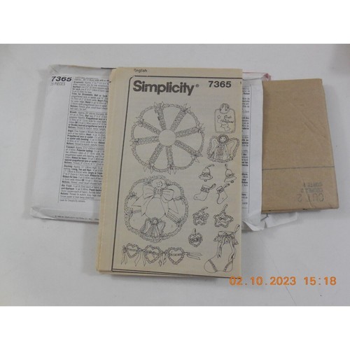 Simplicity Sewing Pattern 7365 Holiday Collection Christmas Decorations Uncut - Picture 2 of 3