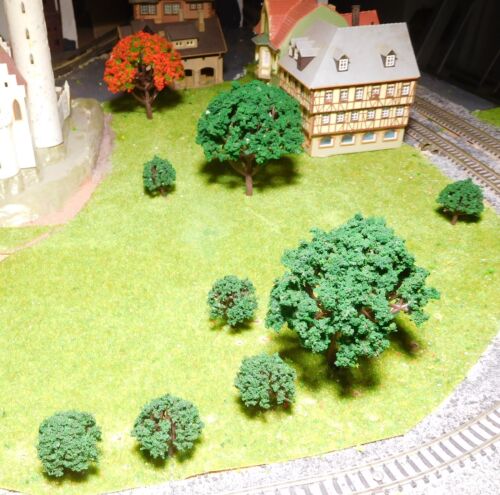 10 Dark Green Deciduous Trees, 5 Pieces Each 30 and 80 mm High - Picture 10 of 12