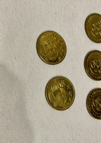 Lot of 10 Chuck E Cheese Coins 1983, 1984, 2004, 2008, 2010, 2012-3, & 2013-2 - Picture 9 of 14