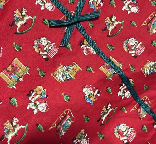 Large Vtg Handmade Quilted Santa Christmas Tree Skirt 22” From Center 44” Around - Picture 3 of 8