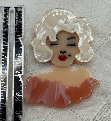 Marilyn Monroe Acryl Anstecknadel Vintage Look Brosche Anstecknadel  - Bild 3 von 5