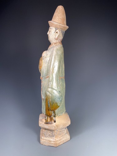 China Chinese Polychrome Pottery Figure of a Court Attendant Ming Dynasty 16th c - Picture 5 of 12
